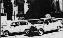 Fotografía de los dos primeros coches-escuela que circularon por Baza